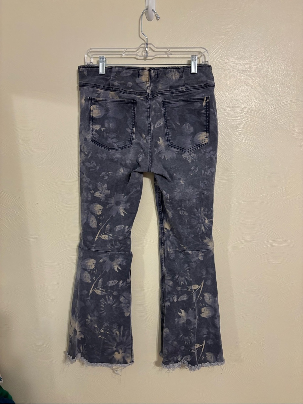 Free People We The Free 30 Floral Flare Jeans Raw Hem - Picture 10 of 10